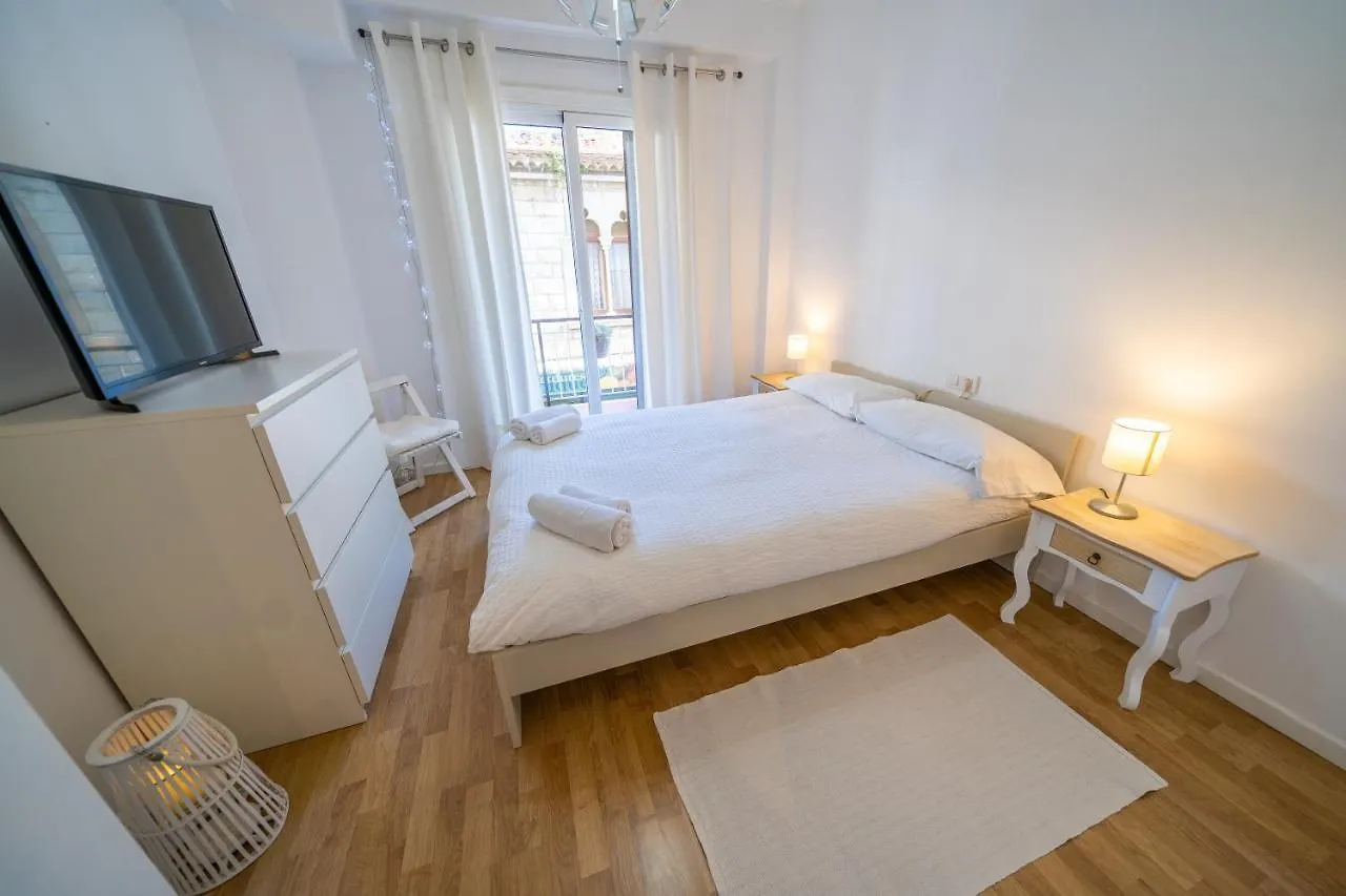 Homeholidaysrentals Plume - Costa Barcelona Pineda de Mar